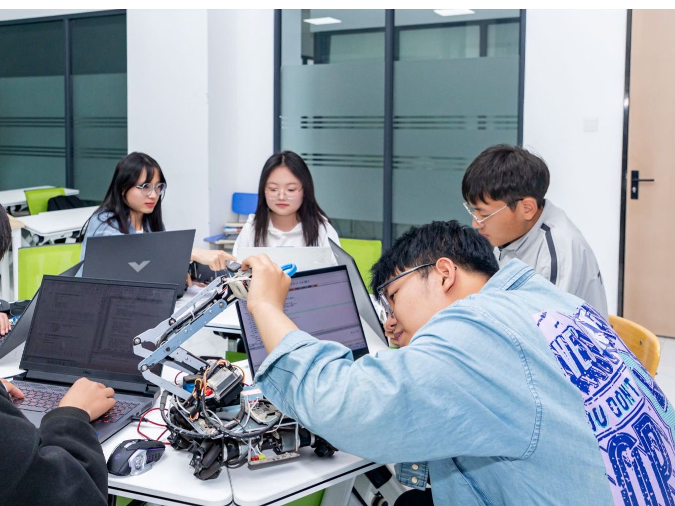 bat365在线中国登录入口学子荣获20项殊荣，位列省内同类院校第一