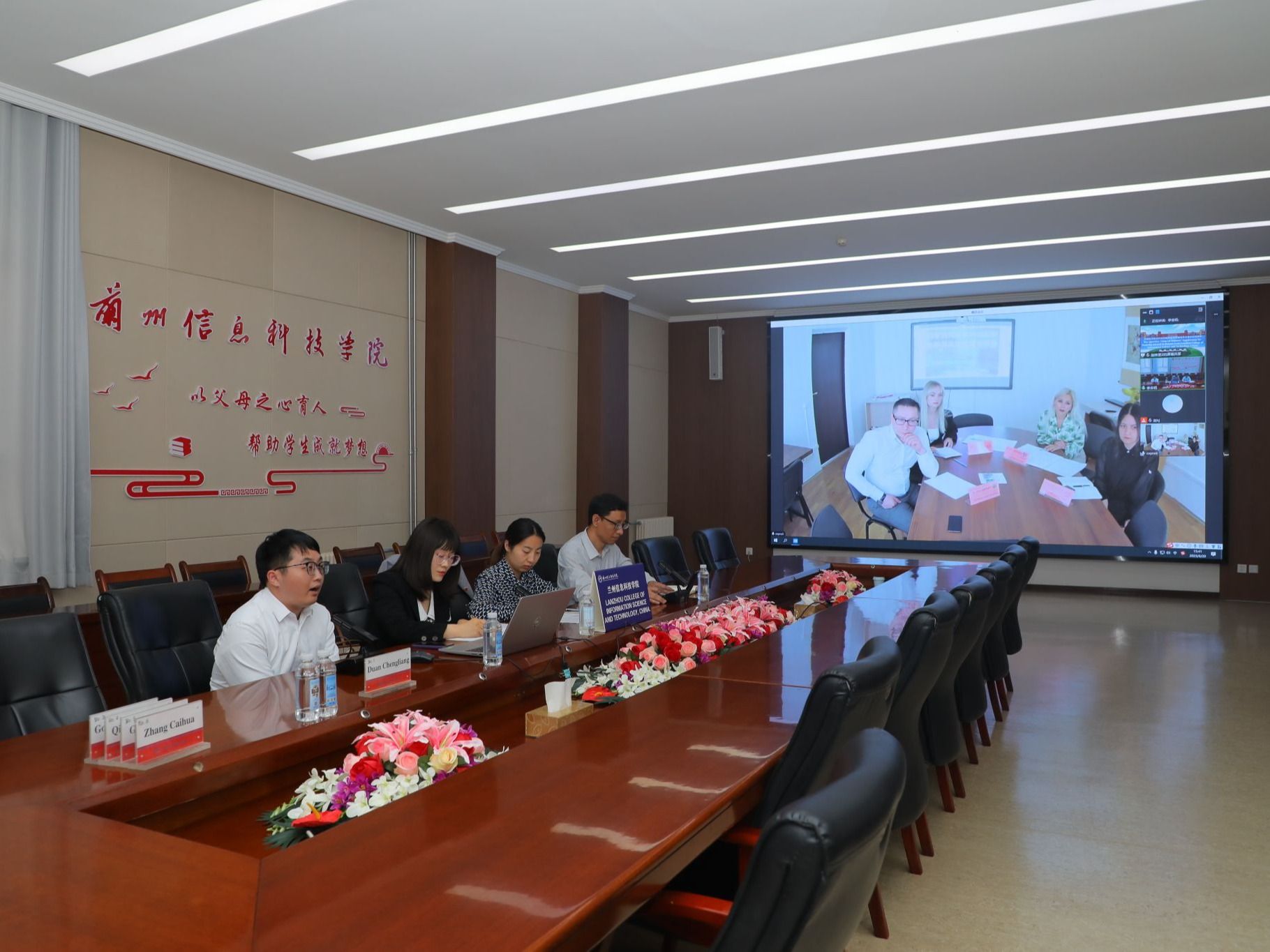 bat365在线中国登录入口13名优秀学生通过硕士研究生留学面试