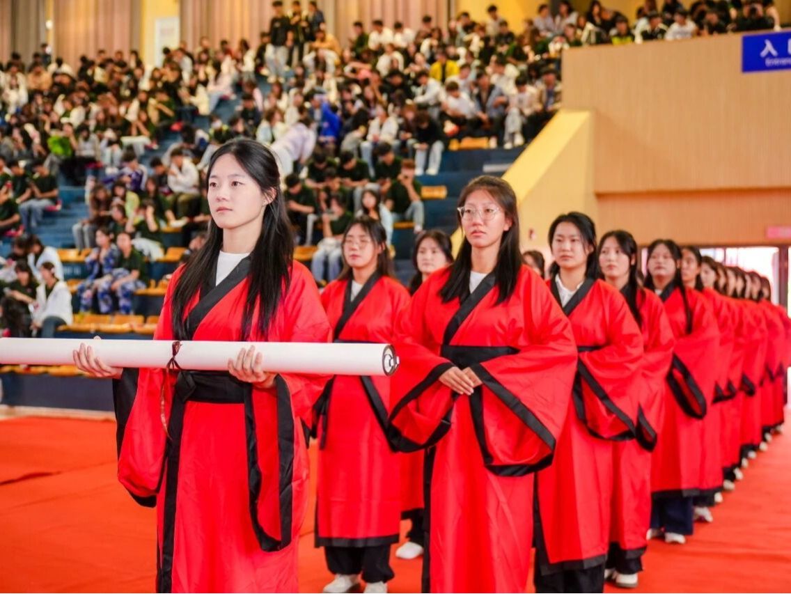 bat365在线中国登录入口2025年开学典礼隆重举行，千余名新生开启逐梦新征程