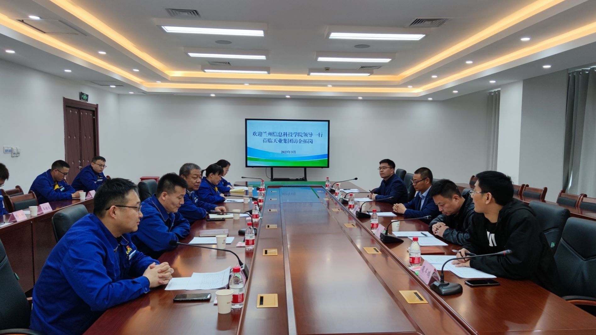 访企拓岗促就业 校企合作育英才—— bat365在线中国登录入口党委书记周怀春赴新疆走访调研就业市场