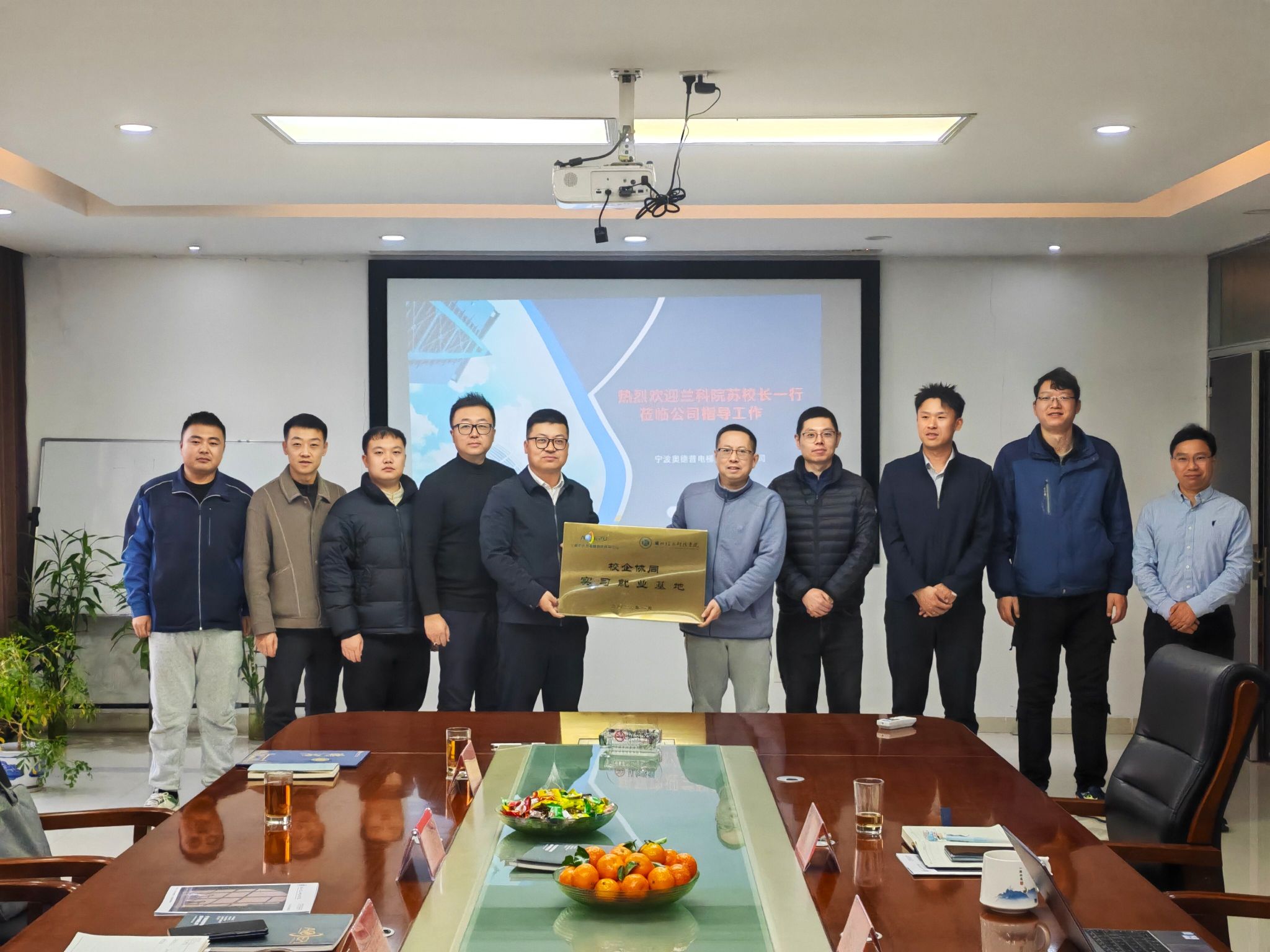 bat365在线中国登录入口与浙江慈溪市共建就业实习与后备人才基地，校地合作再谱新篇