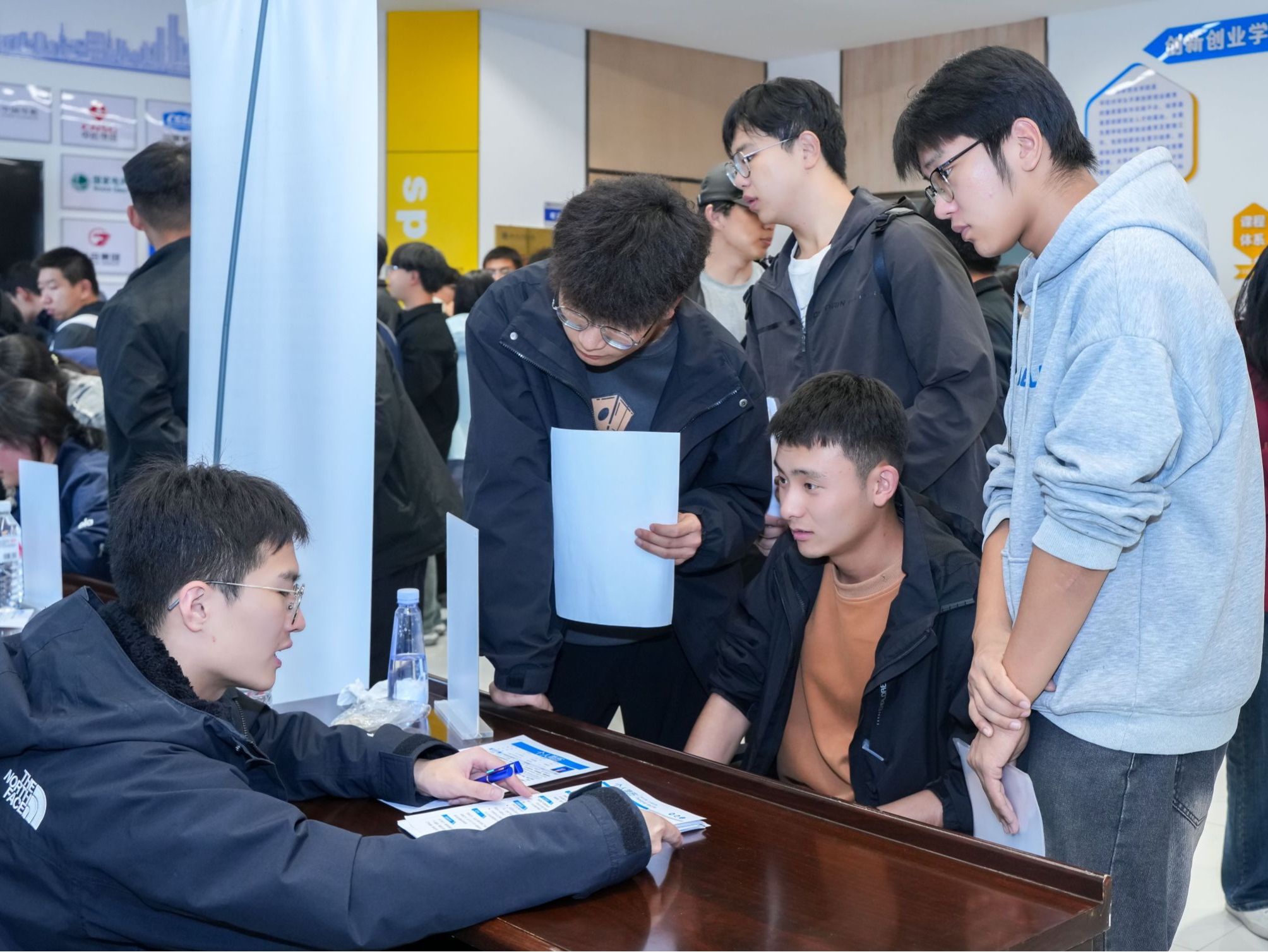 25家常山名企走进bat365在线中国登录入口，招才引智