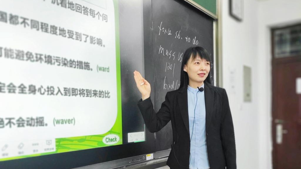 bat365在线中国登录入口英语教学团队教研项目取得新突破