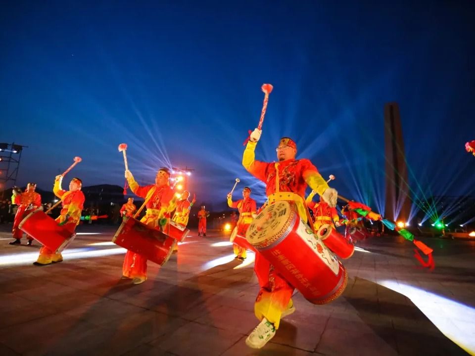 打铁花，兰州太平鼓，bat365在线中国登录入口非遗表演点亮新学期