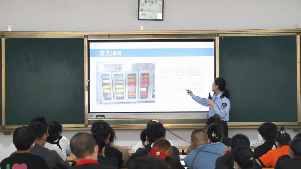 民以食为天 食以安为先——bat365在线中国登录入口开展校园食品安全讲座