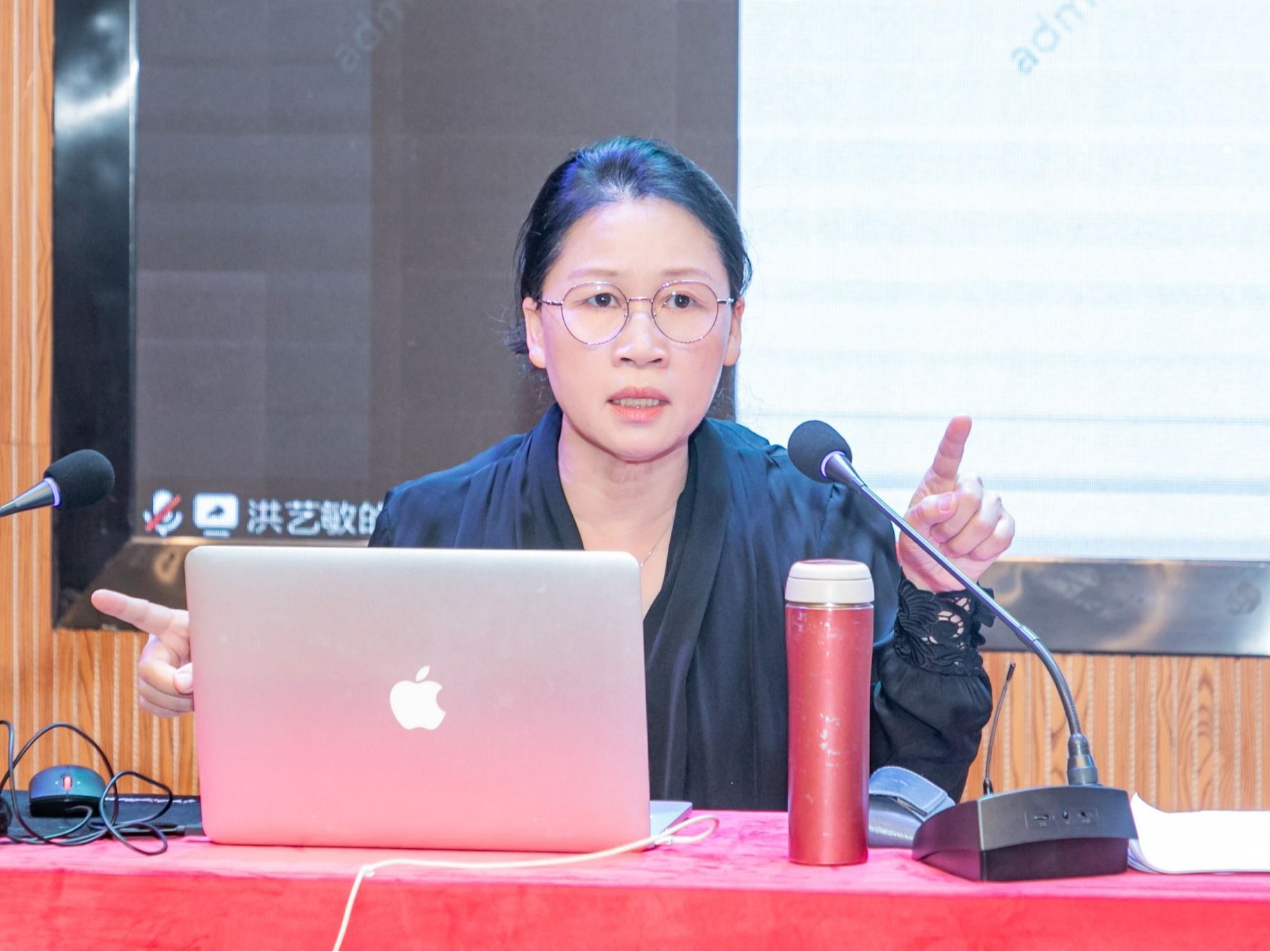 构建应用型人才培养体系——教育部评估专家洪艺敏教授走进bat365在线中国登录入口指导评建工作