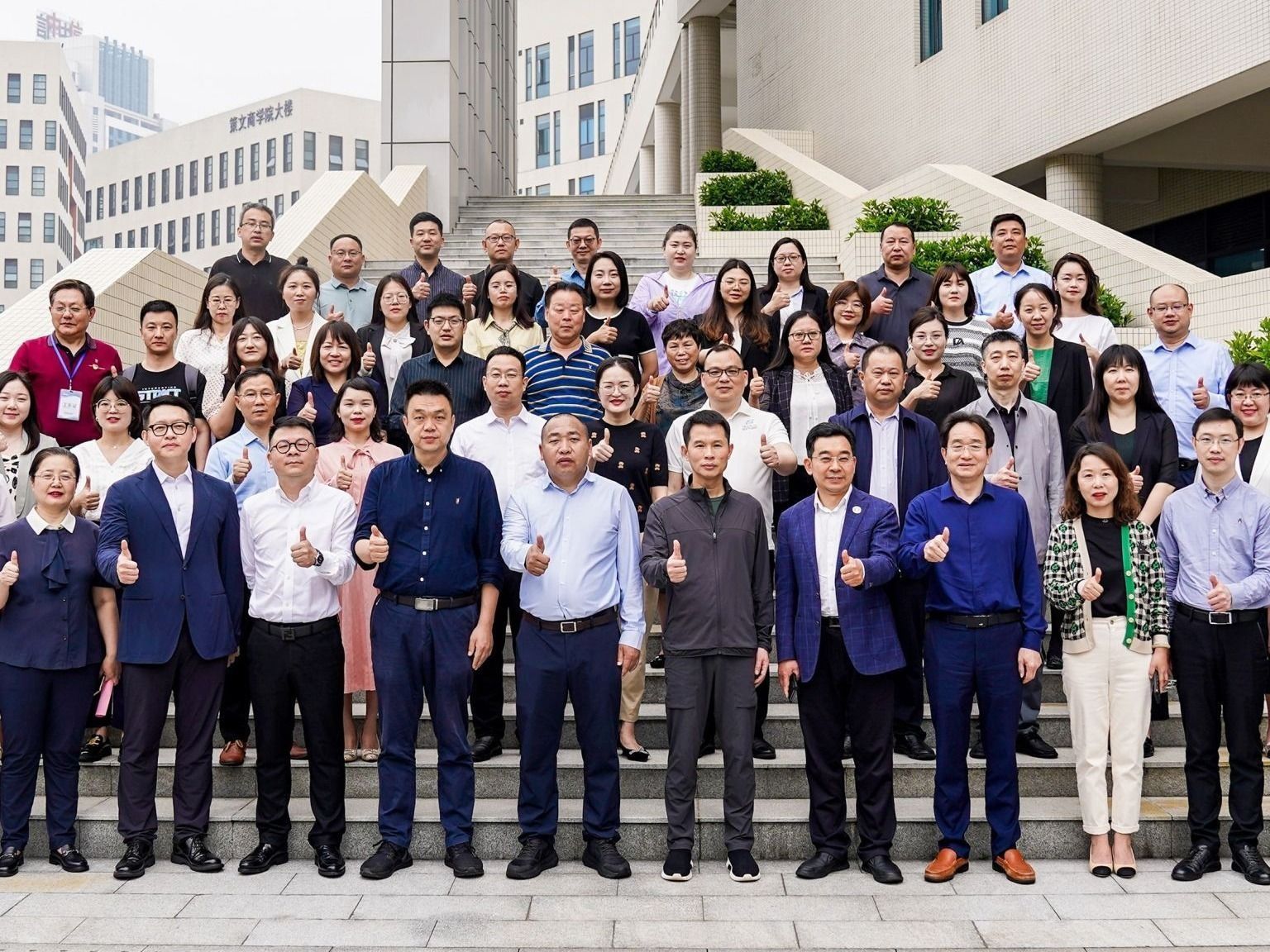 bat365在线中国登录入口校长黄炜带队前往五邑大学交流学习