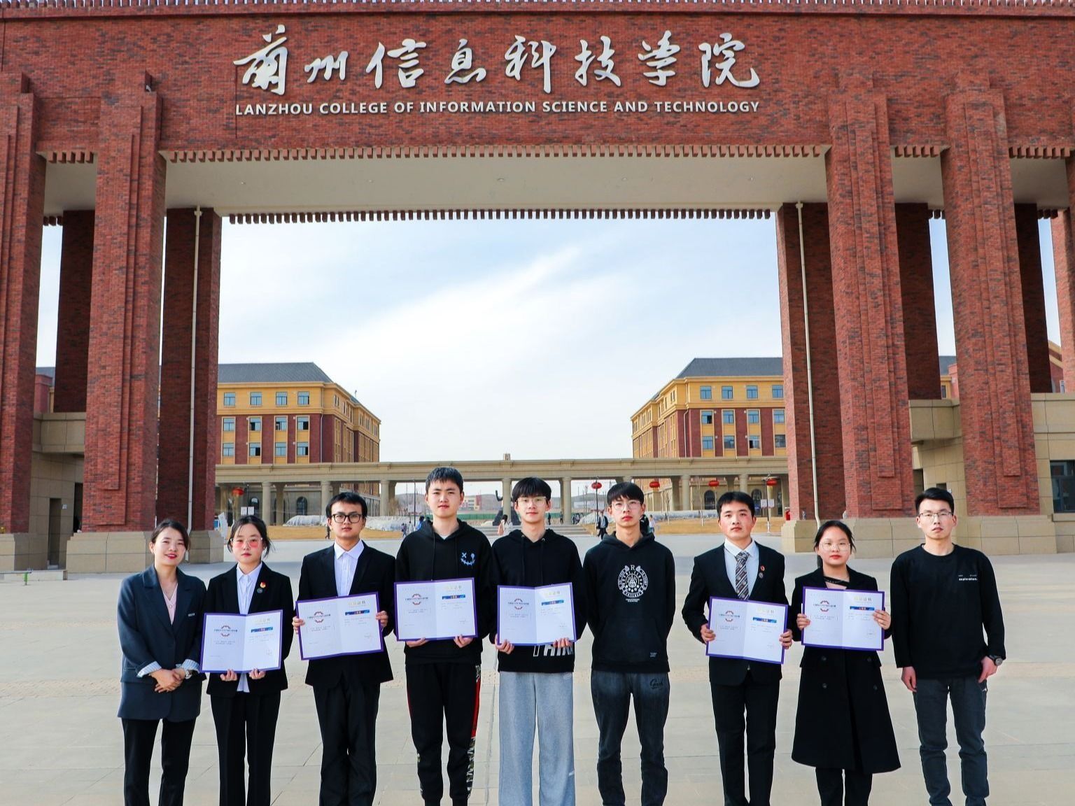 bat365在线中国登录入口在全国大学生数学建模竞赛和数学竞赛中斩获佳绩