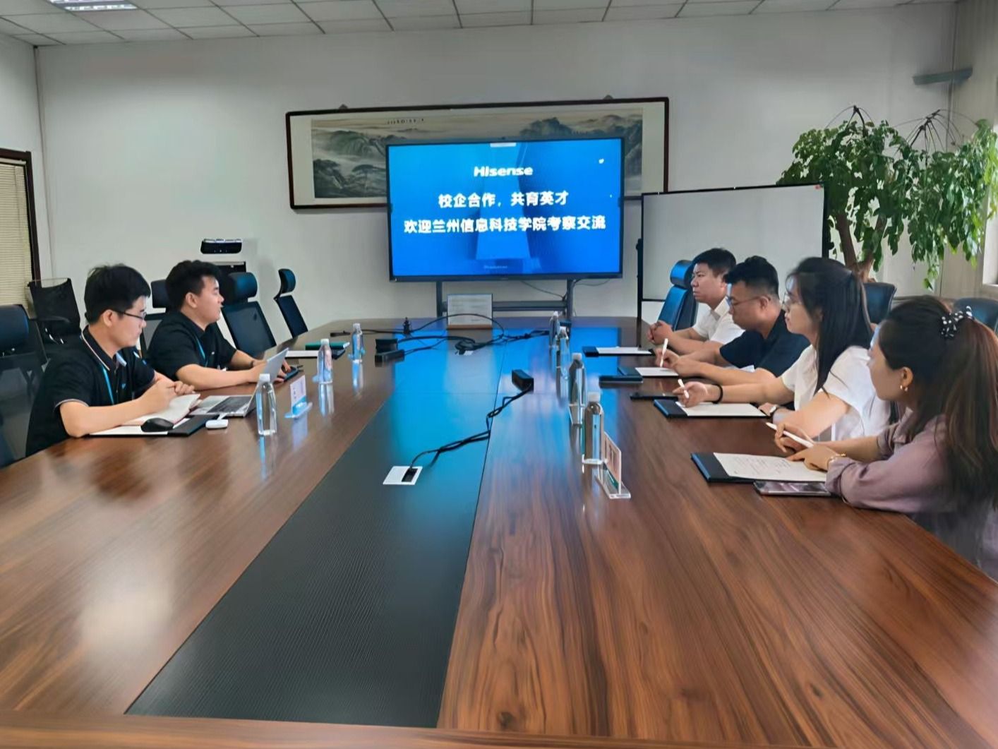 bat365在线中国登录入口赴青岛潍坊开展“访企拓岗”专项行动