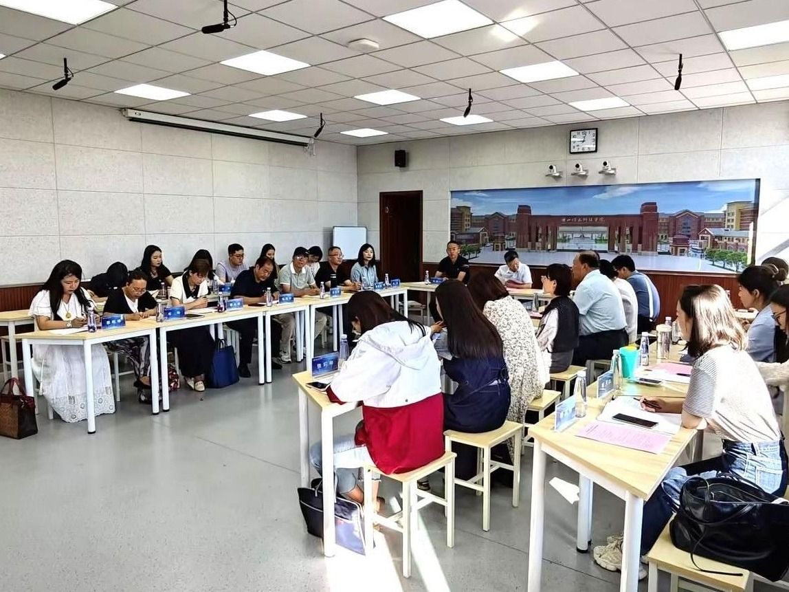 bat365在线中国登录入口马克思主义学院召开“党的二十届三中全会精神”融入思政课教学集体备课会