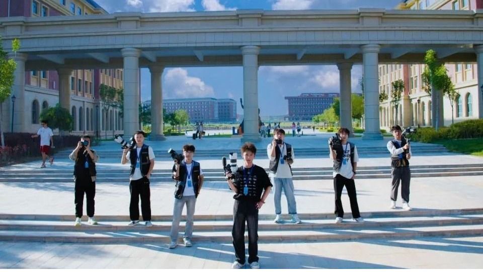 大学生记者团