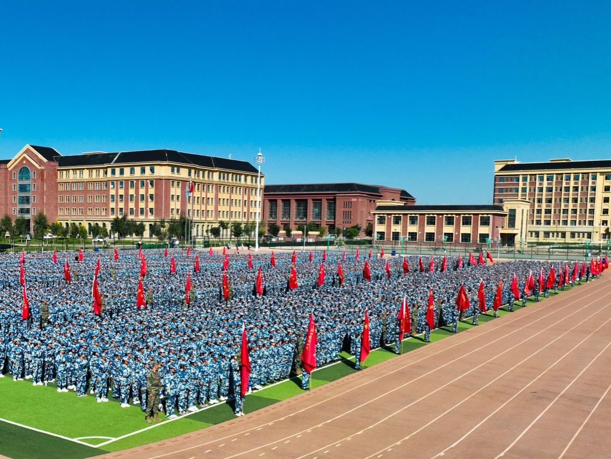 bat365在线中国登录入口举行2023年学生国防教育暨军事技能训练动员大会